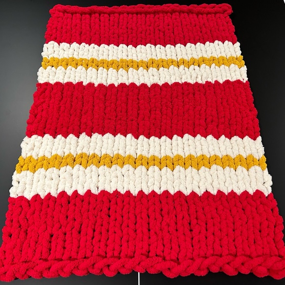 Super Bowl Champs Chief’s - inspired Chunky Knit Throw Blanket - Picture 2 of 5